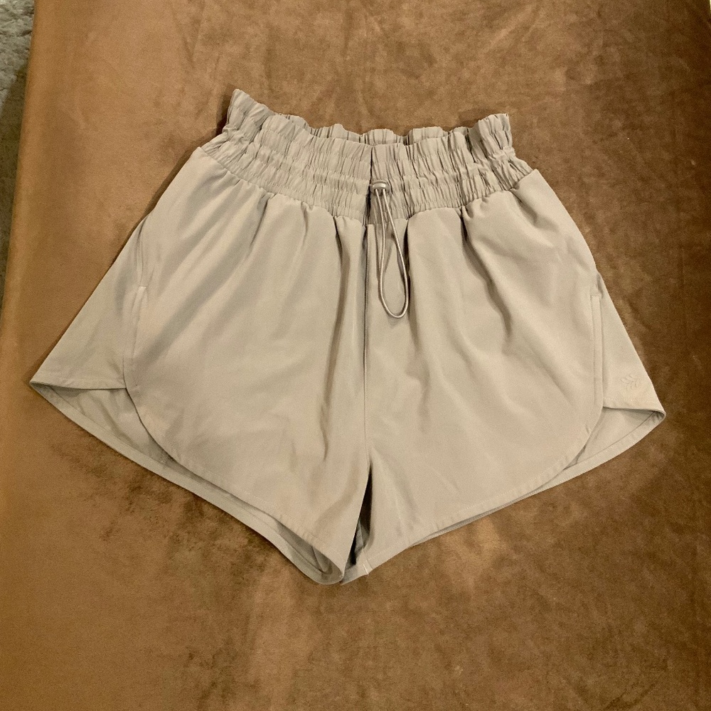 All in Motion Tan M High Rise Shorts Coquette Active Sport Adventure Scandi